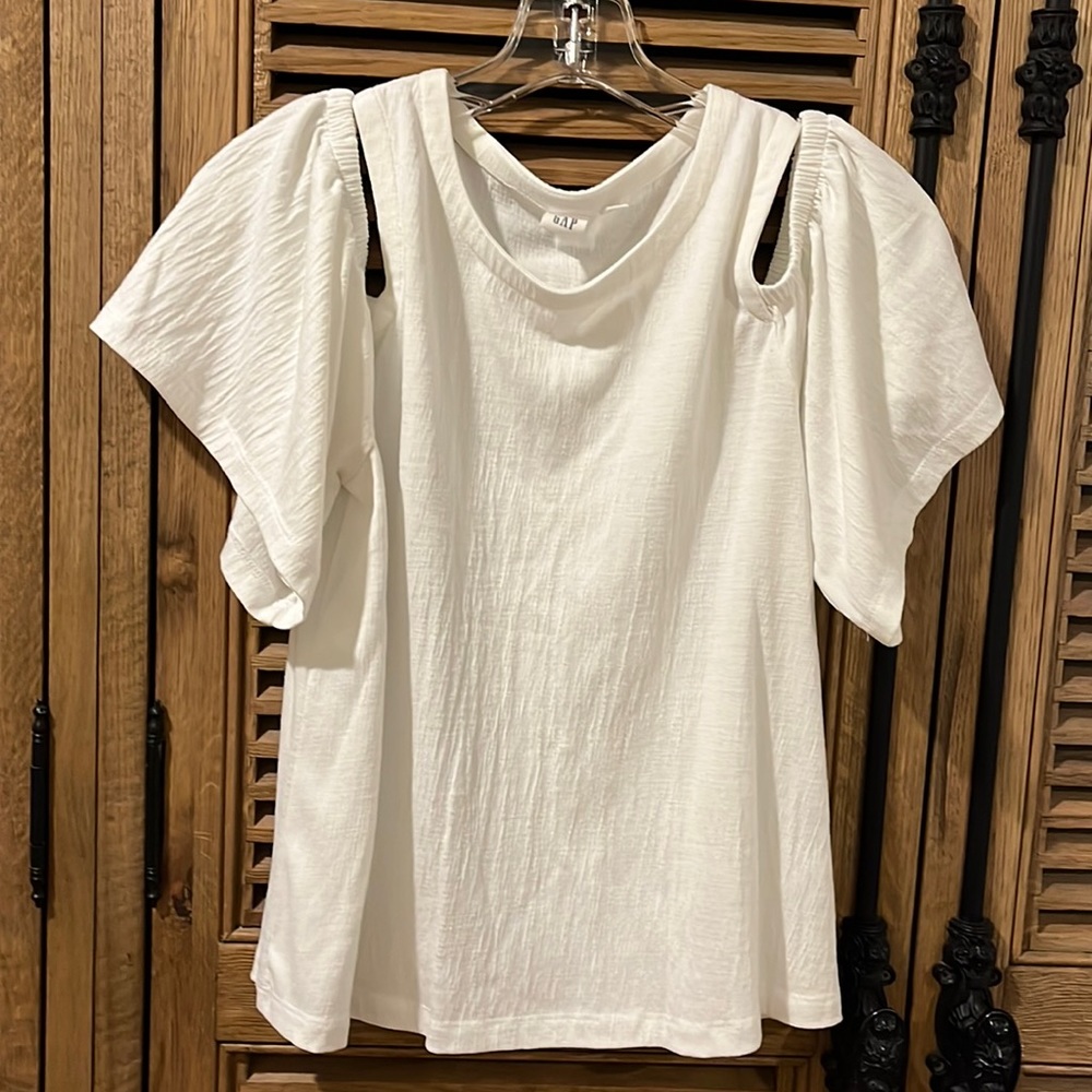 Crème color cold shoulder blouse